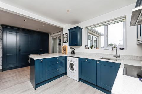 3 bedroom semi-detached house for sale, Stonegate Drive, Pontefract, WF8