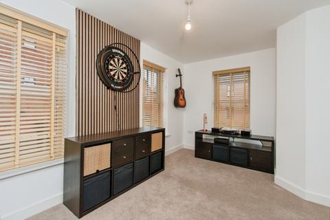 2 bedroom end of terrace house for sale, Fakenham Avenue, Castleford, WF10