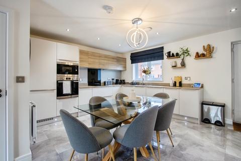 undefined, Little Wood Crescent, Wakefield, WF1