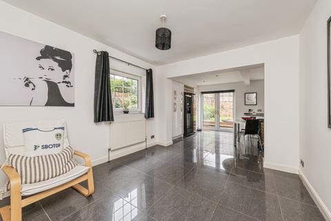 3 bedroom detached house for sale, Shill Bank View, Mirfield, WF14