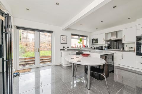 3 bedroom detached house for sale, Shill Bank View, Mirfield, WF14