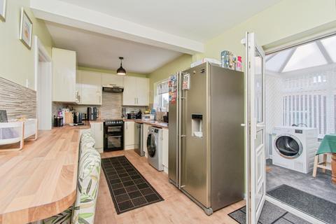 3 bedroom semi-detached house for sale, Thornhill Road, Castleford, WF10