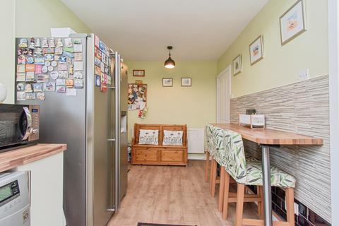 3 bedroom semi-detached house for sale, Thornhill Road, Castleford, WF10