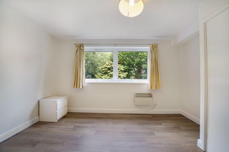Apartment in Bow - View 4