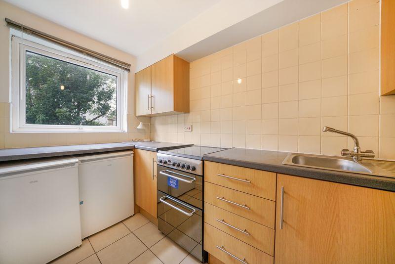 Apartment in Bow - View 5