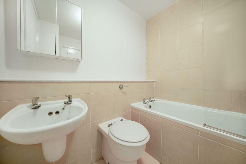 Apartment in Bow - More
