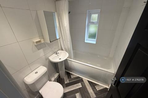 3 bedroom terraced house to rent, Tulketh Road, Ashton-On-Ribble, Preston, PR2