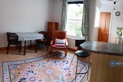 2 bedroom flat to rent, Dover Street, Canterbury, CT1