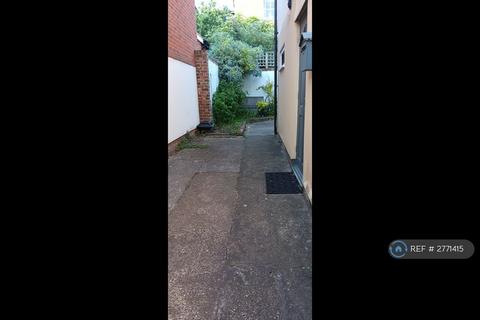 2 bedroom flat to rent, Dover Street, Canterbury, CT1