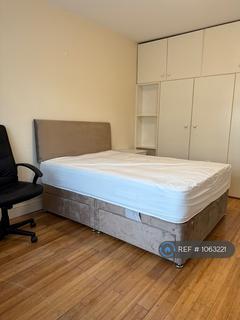 6 bedroom semi-detached house to rent, Greenford Road, London, UB6