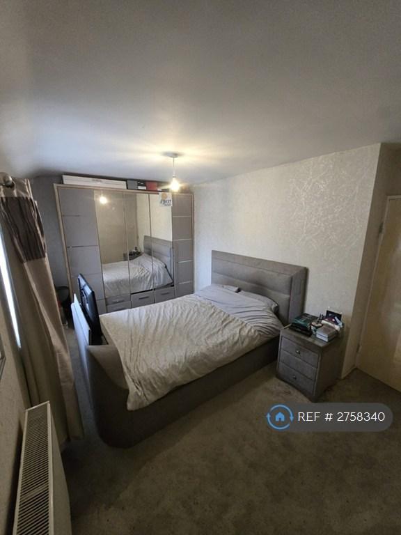 Main Bedroom P1