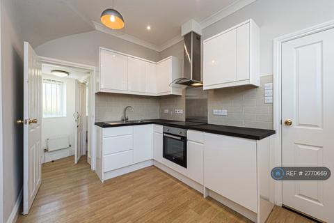 1 bedroom terraced house to rent, The Crescent, Leatherhead, KT22