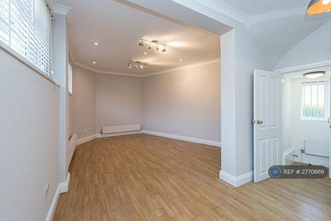 1 bedroom terraced house to rent, The Crescent, Leatherhead, KT22