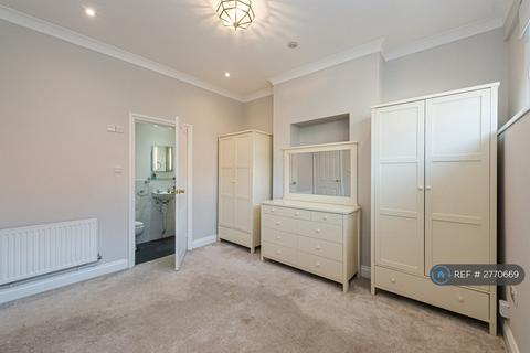 1 bedroom terraced house to rent, The Crescent, Leatherhead, KT22