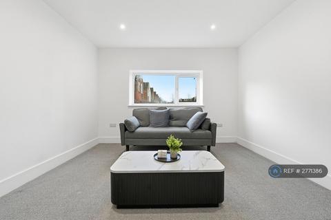 1 bedroom in a house share to rent, Richmond Road, Crewe, CW1