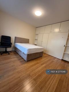 6 bedroom semi-detached house to rent, Greenford Road, London, UB6