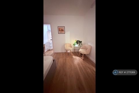 undefined, The Crescent, Harlington, Hayes, UB3