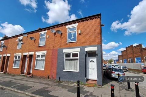 3 bedroom end of terrace house to rent, Brailsford Road, Manchester, M14