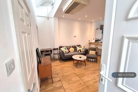 1 bedroom flat to rent, Weimar Street, London, SW15