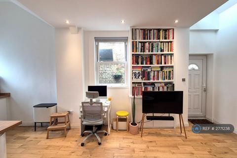 1 bedroom flat to rent, Weimar Street, London, SW15