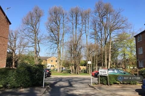 2 bedroom flat to rent, Burney House, Chessington, KT9