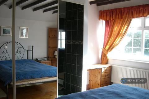 1 bedroom in a house share to rent, Bourneside Road, Addlestone, KT15