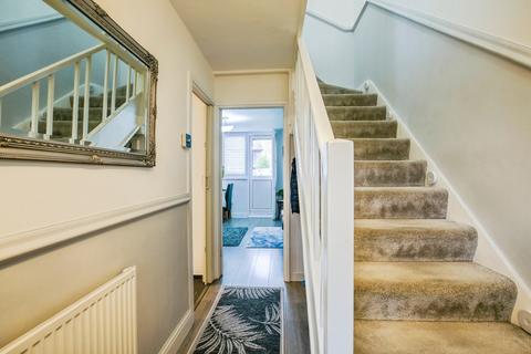 2 bedroom flat for sale, Longheath Gardens, Croydon, CR0
