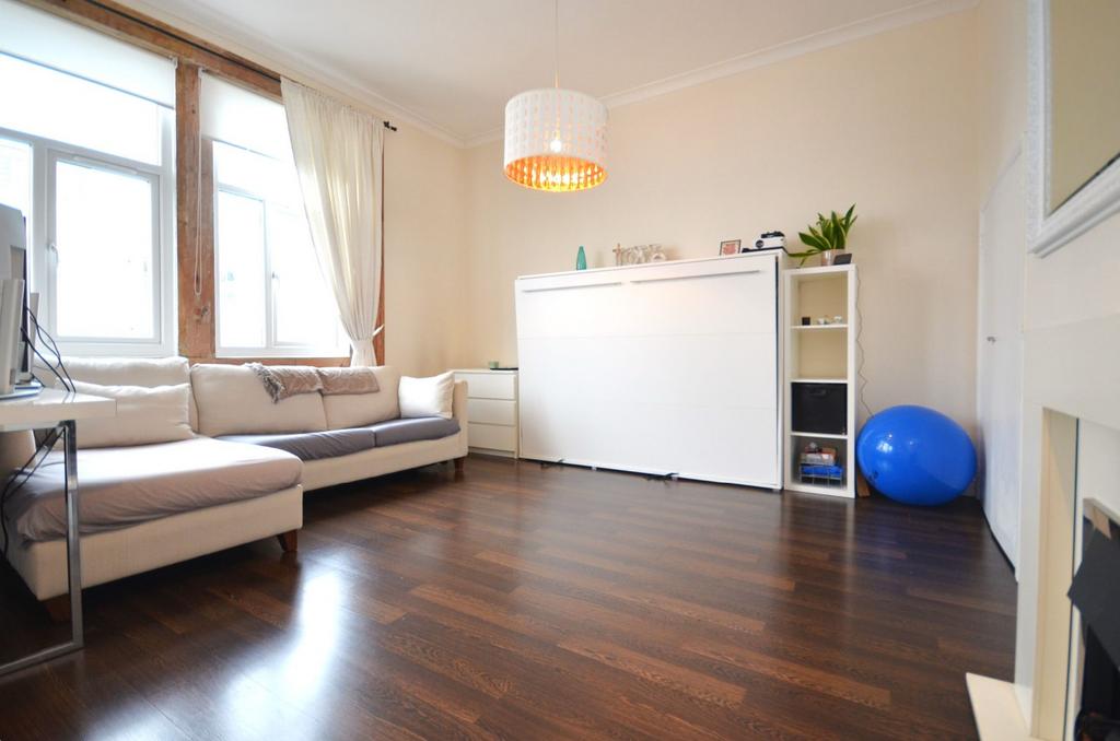 Apartment in London - View 2