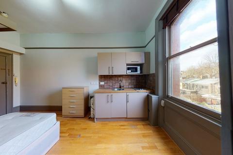 Studio to rent, Belsize Avenue