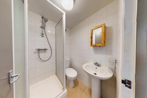 Studio to rent, Belsize Avenue