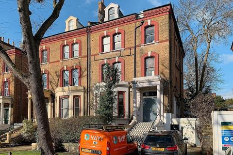 Studio to rent, Belsize Avenue