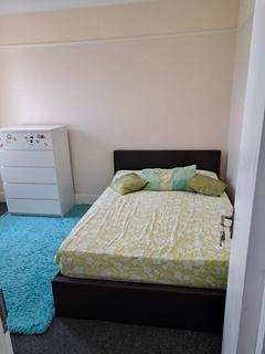 1 bedroom in a flat share to rent, Linden Avenue, London NW10