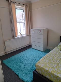 1 bedroom in a flat share to rent, Linden Avenue, London NW10