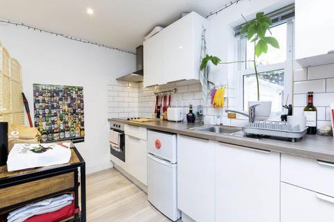 Studio to rent, W9