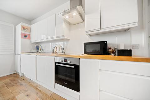2 bedroom flat to rent, Minster Road, London NW2