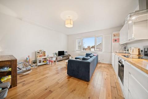 2 bedroom flat to rent, Minster Road, London NW2