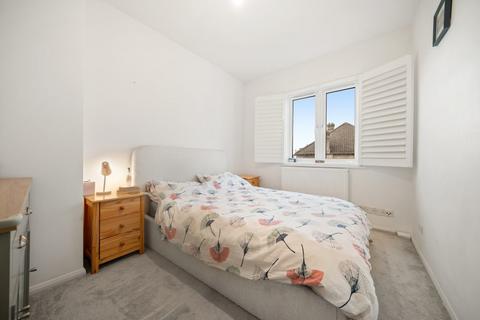 2 bedroom flat to rent, Minster Road, London NW2