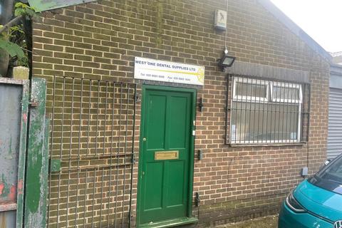 Warehouse to rent, 216 Sydenham Rd Croydon CR0 2EB