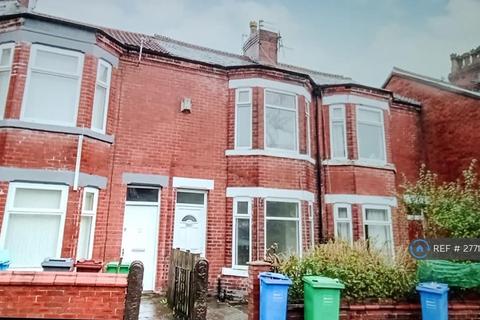 2 bedroom terraced house to rent, Old Road, Manchester, M9