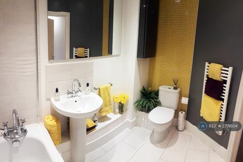 2 bedroom flat to rent, Wraysbury Drive, West Drayton, UB7