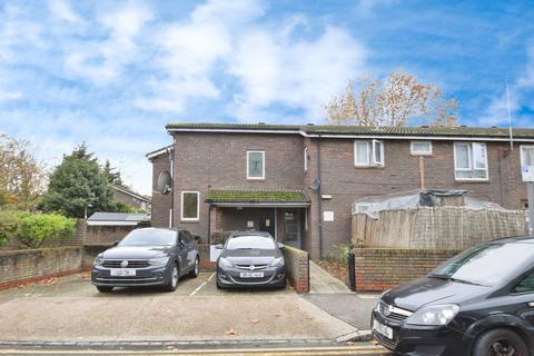 Wallwood Street, London, E14