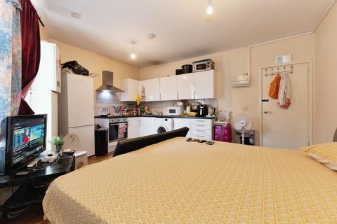 1 bedroom apartment for sale, 401 Durnsford Road, London, SW19