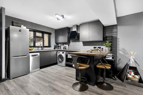 1 bedroom ground floor flat for sale, Russia Dock Road, London, SE16