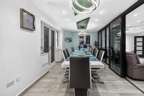 5 bedroom end of terrace house for sale, Arundel Close, London, E15