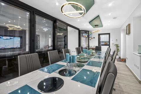 5 bedroom end of terrace house for sale, Arundel Close, London, E15