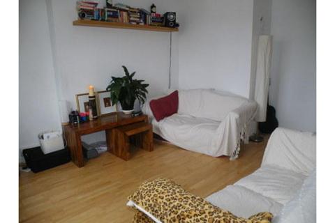 3 bedroom flat for sale, Patmore Estate, London, SW8