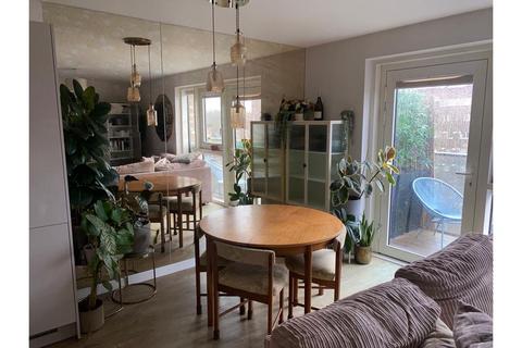 3 bedroom flat for sale, Bailey Street, London, SE8