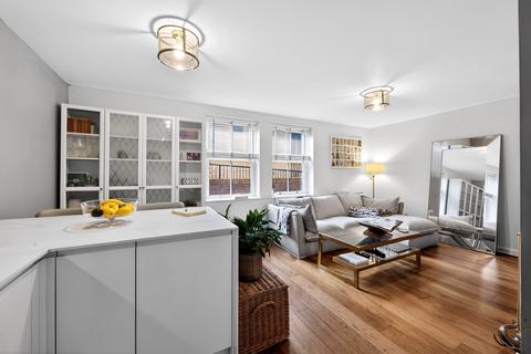 1 bedroom flat for sale, Petworth Street, London, SW11