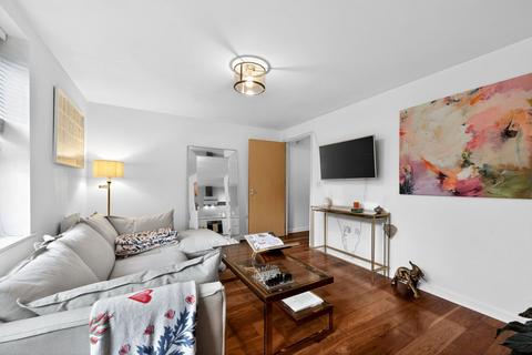 1 bedroom flat for sale, Petworth Street, London, SW11