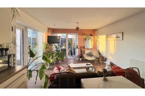 2 bedroom flat for sale, Marine Street, London, SE16